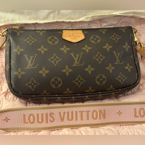 Louis Vuitton Pochette Cross Body - Picture 2 of 13